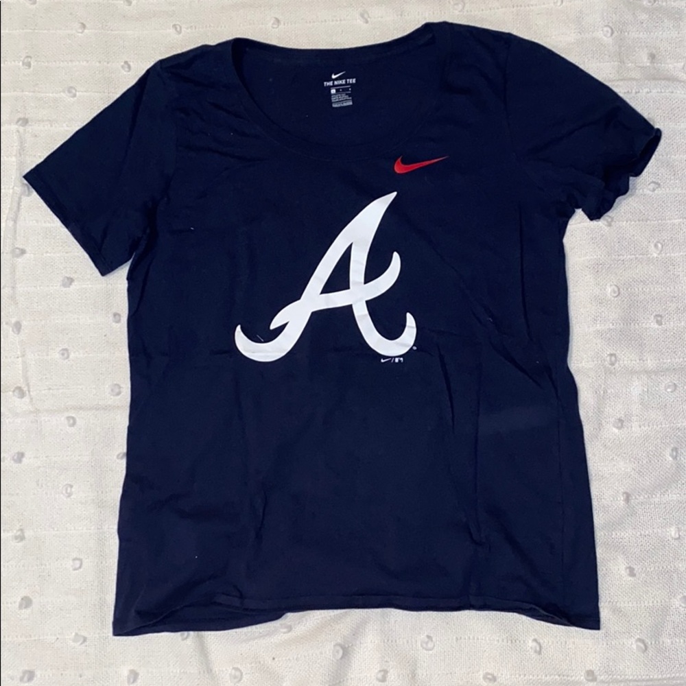 Nike Women’s Atlanta Braves T-shirt